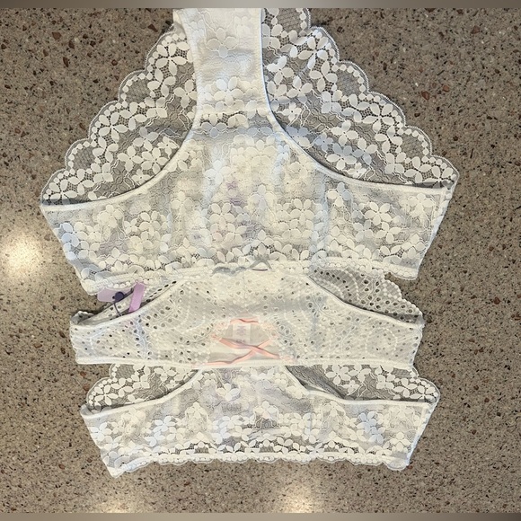 UCA NWT never tried on 3 pair white lace bikini size  Large - Picture 1 of 8